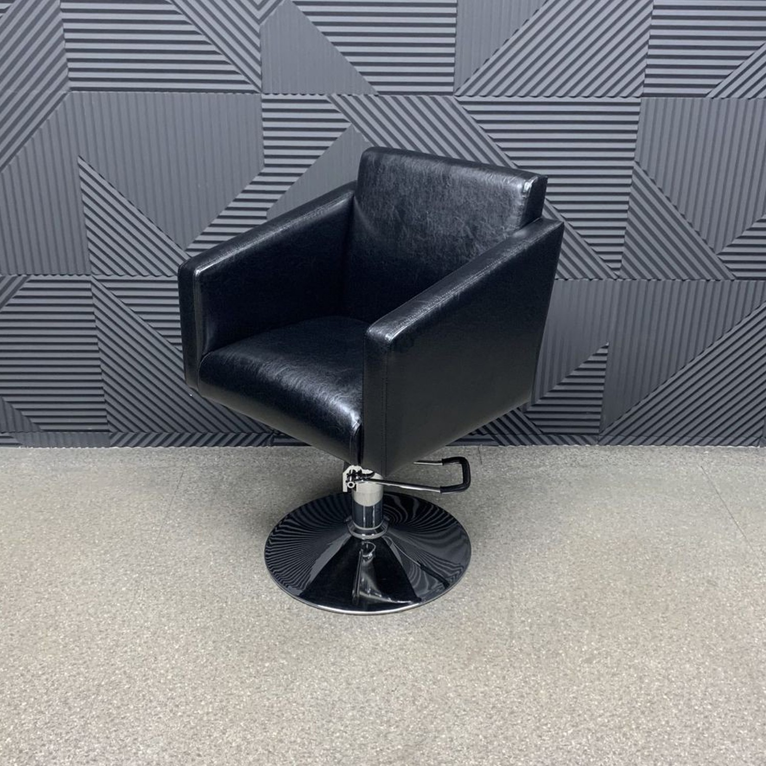 kreslo-parikmaherskoe-delta-ot-3sht-20000r-ot-5sht-17500r-1.jpg Кресло парикмахерское DELTA — изображение 1