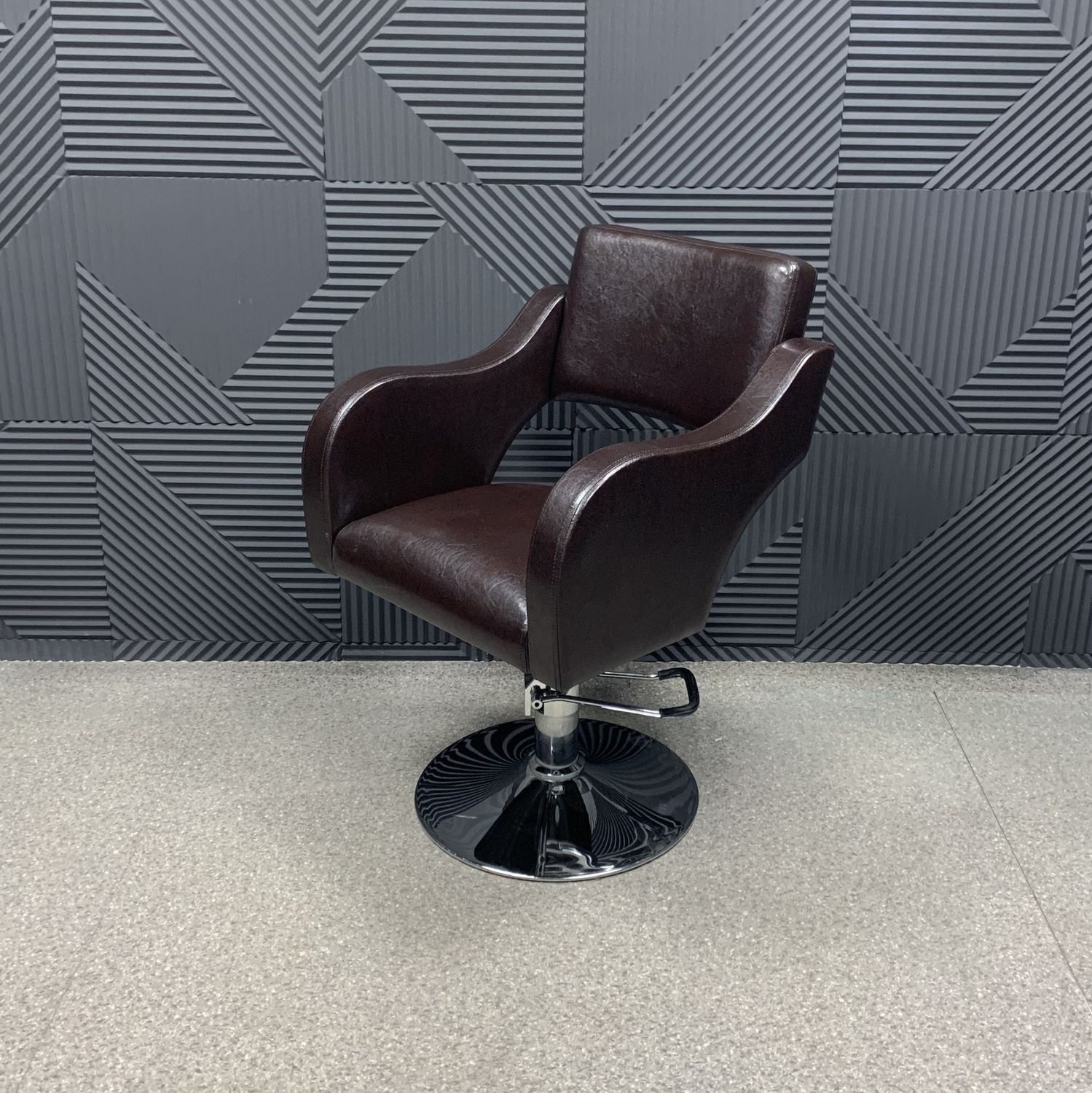 parikmaherskoe-kreslo-akula-2-luxury-tyomno-korichnevyy-glyanec Парикмахерское кресло Акула 2 — изображение 1