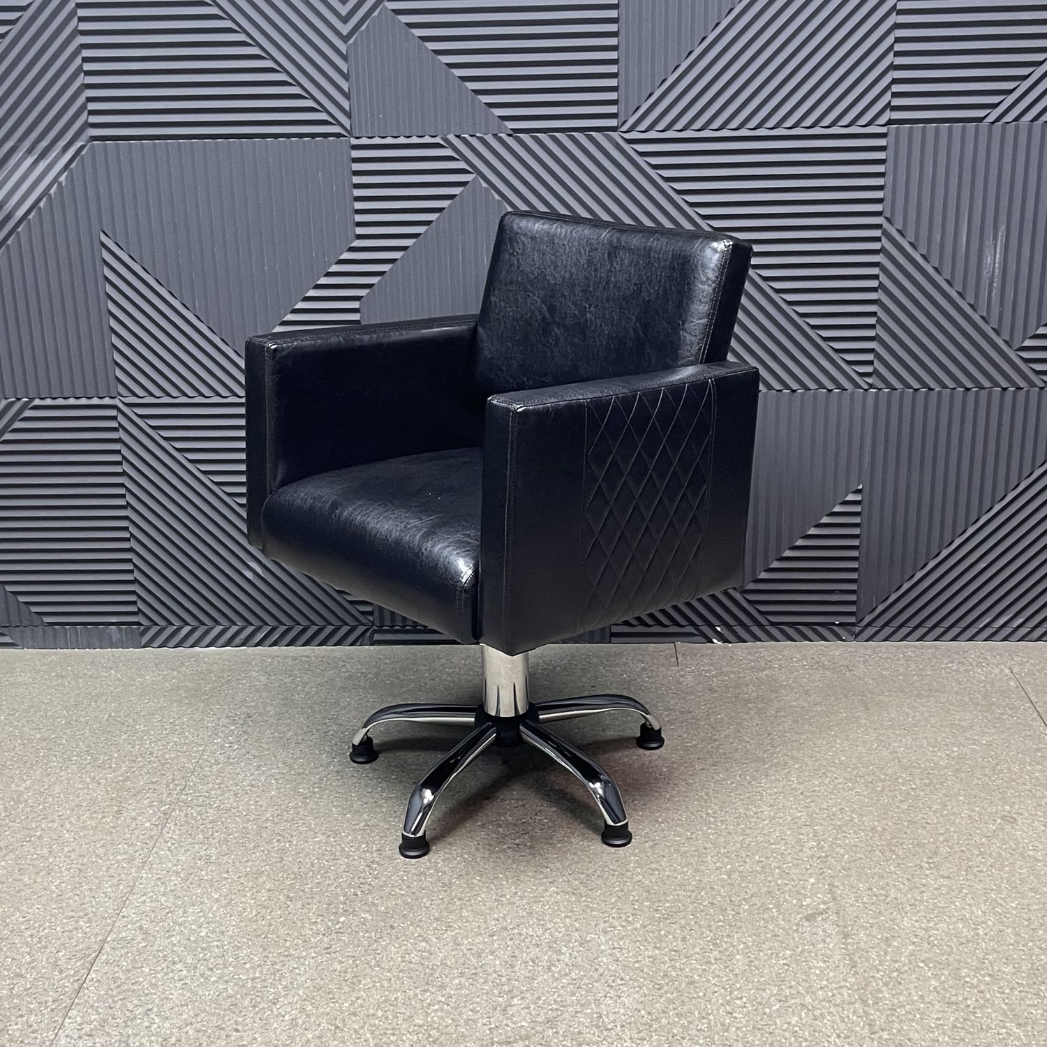 parikmaherskoe-kreslo-cub-rombo-luxury-ot-3sht-17500r-ot-6sht-15000r Парикмахерское кресло CUB RL — изображение 1